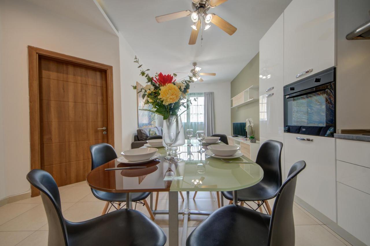 Azure Haven - Gzira Apartments And Penthouse By Shortletsmalta Exteriör bild