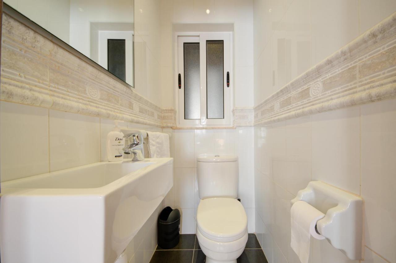 Azure Haven - Gzira Apartments And Penthouse By Shortletsmalta Exteriör bild