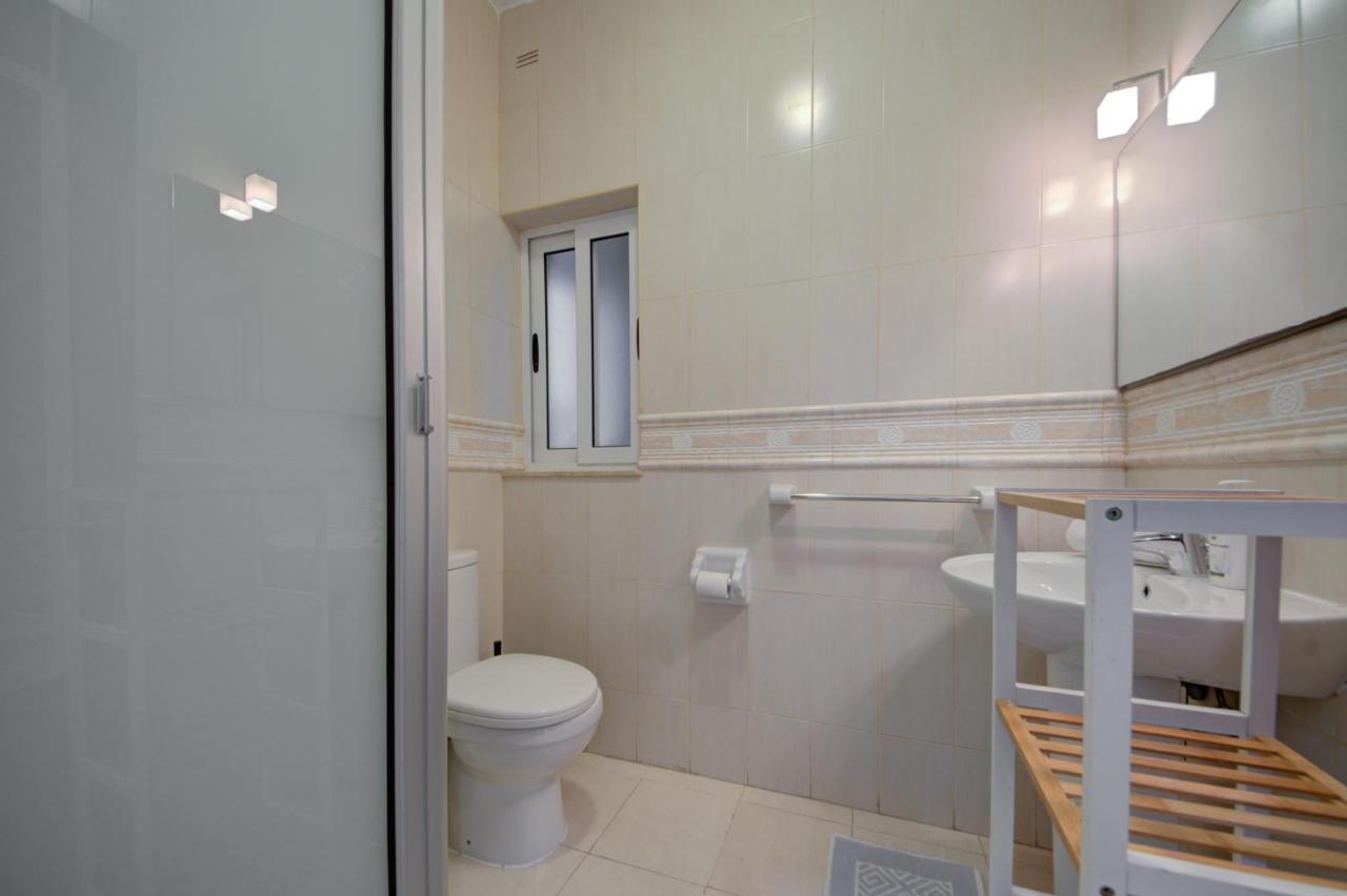 Azure Haven - Gzira Apartments And Penthouse By Shortletsmalta Exteriör bild