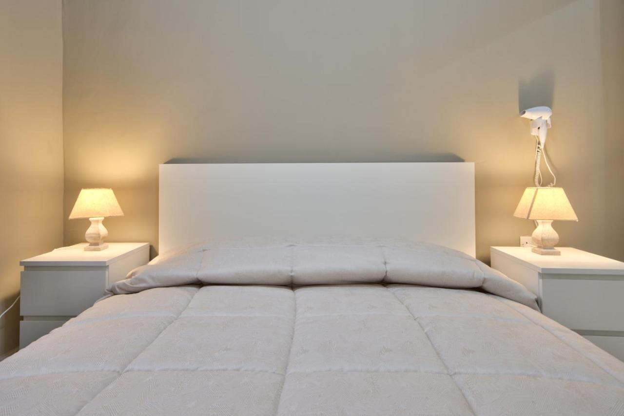 Azure Haven - Gzira Apartments And Penthouse By Shortletsmalta Exteriör bild