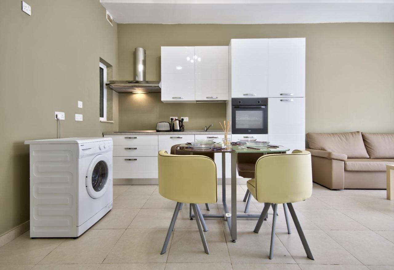 Azure Haven - Gzira Apartments And Penthouse By Shortletsmalta Exteriör bild