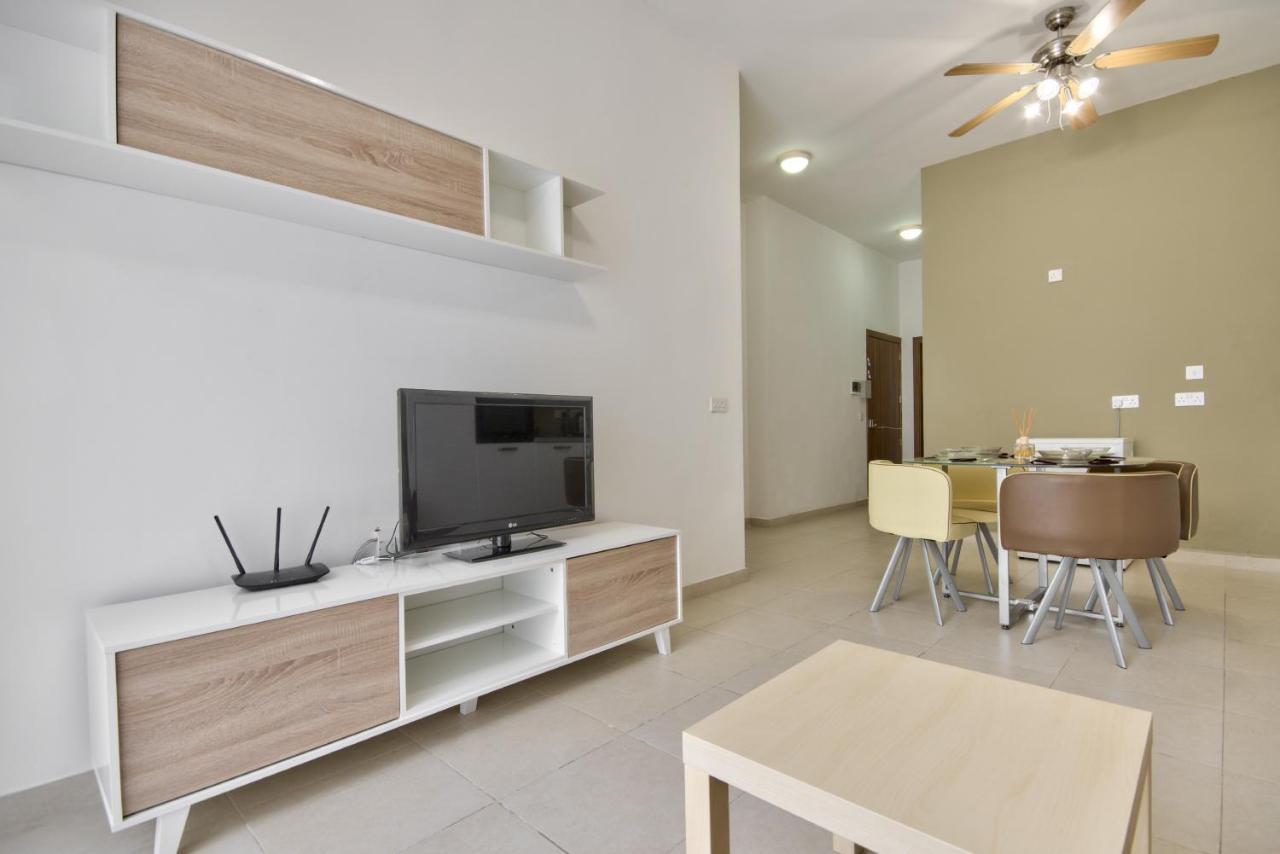 Azure Haven - Gzira Apartments And Penthouse By Shortletsmalta Exteriör bild