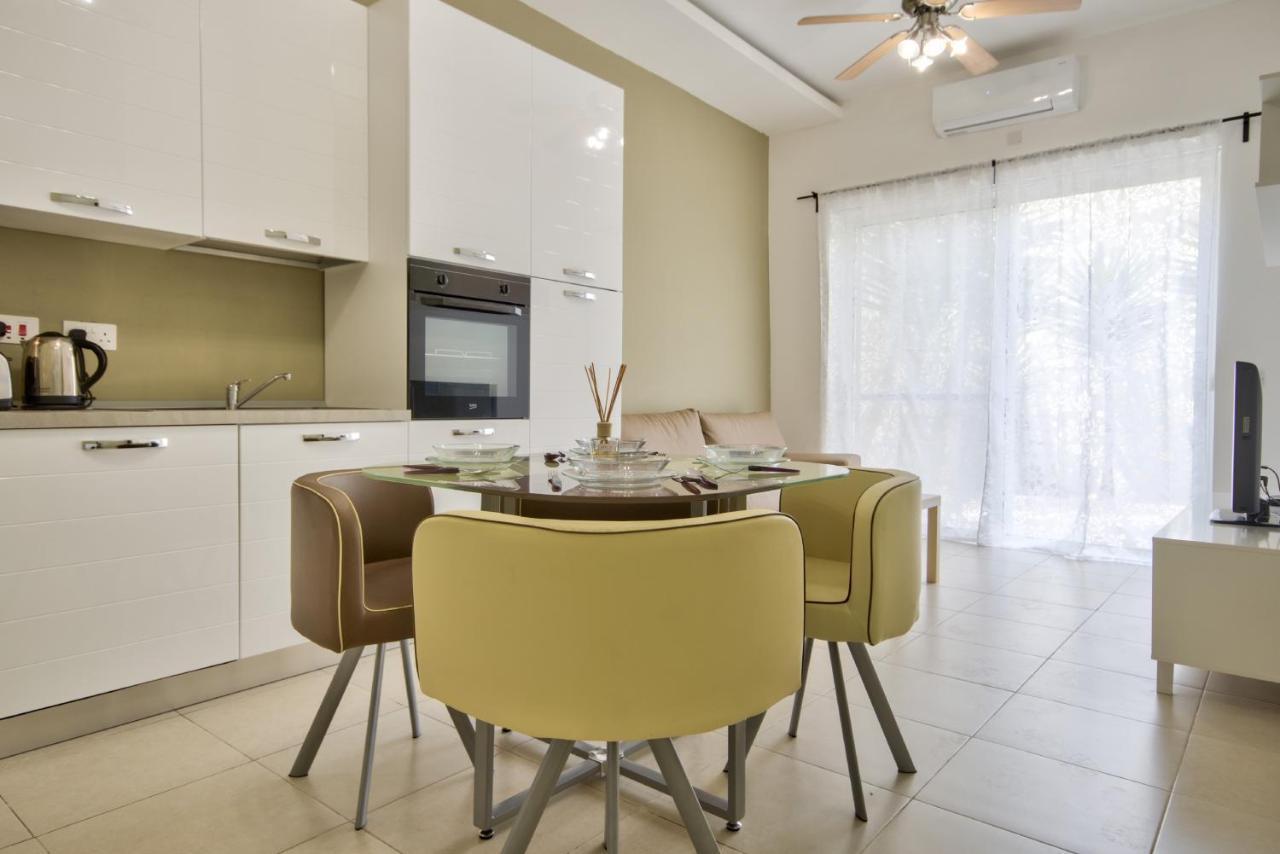 Azure Haven - Gzira Apartments And Penthouse By Shortletsmalta Exteriör bild
