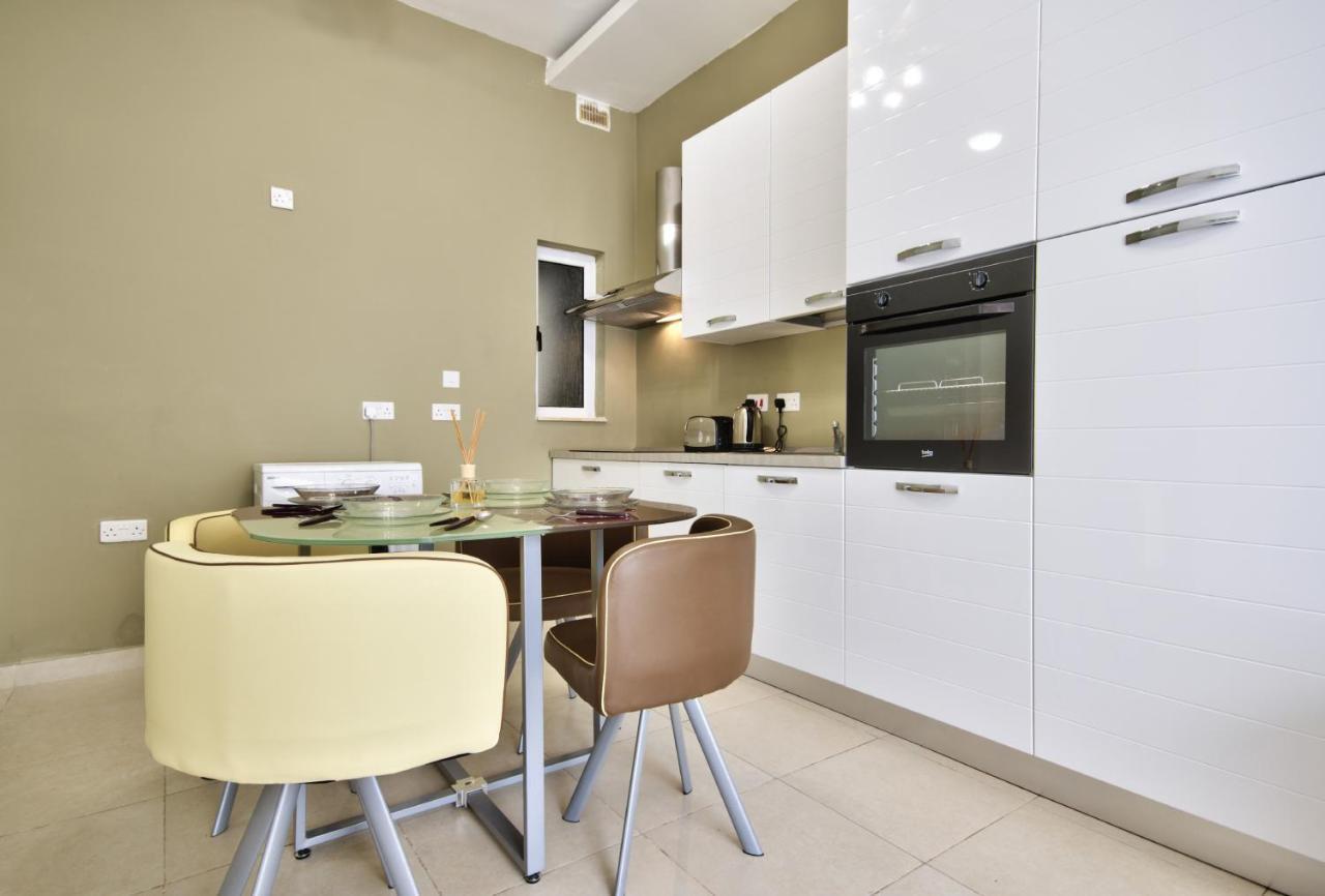 Azure Haven - Gzira Apartments And Penthouse By Shortletsmalta Exteriör bild