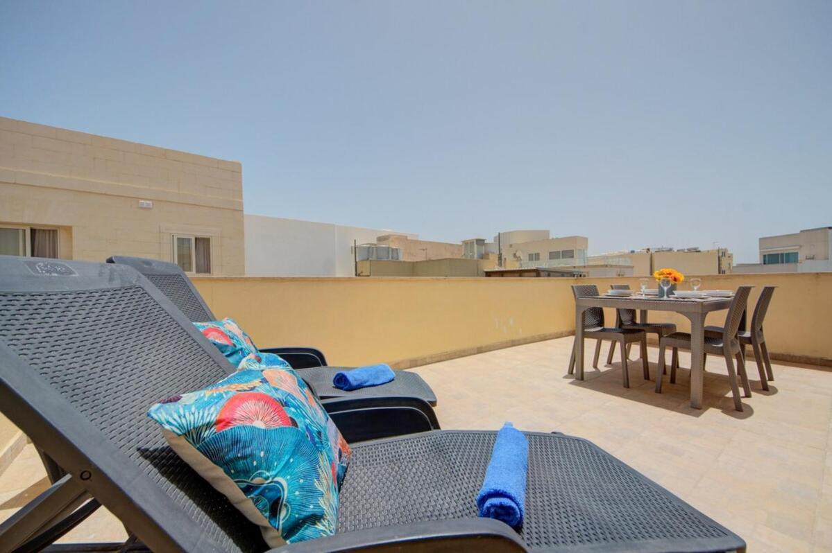 Azure Haven - Gzira Apartments And Penthouse By Shortletsmalta Rum bild