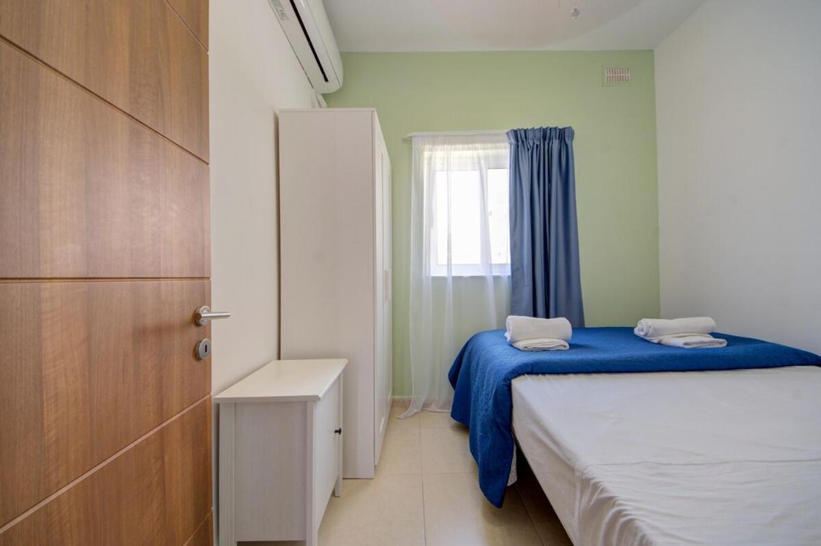 Azure Haven - Gzira Apartments And Penthouse By Shortletsmalta Rum bild