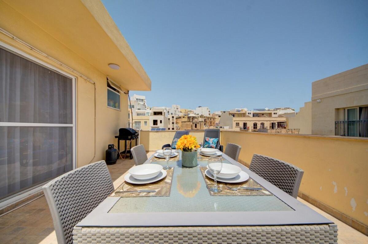 Azure Haven - Gzira Apartments And Penthouse By Shortletsmalta Rum bild