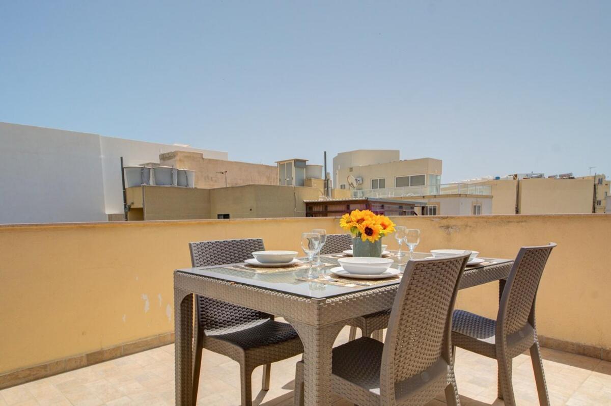 Azure Haven - Gzira Apartments And Penthouse By Shortletsmalta Rum bild